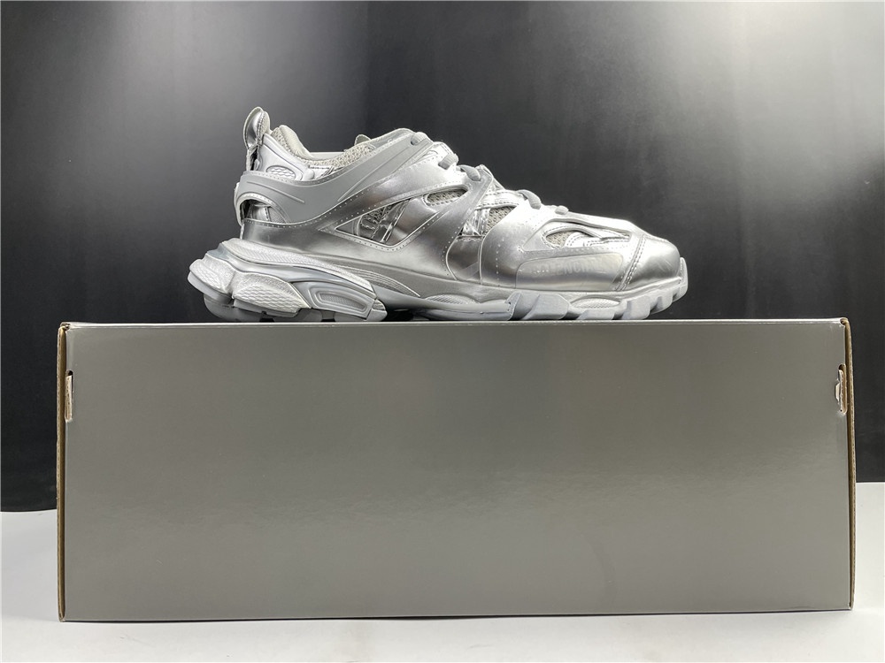 TRIPLE-S SNEAKER